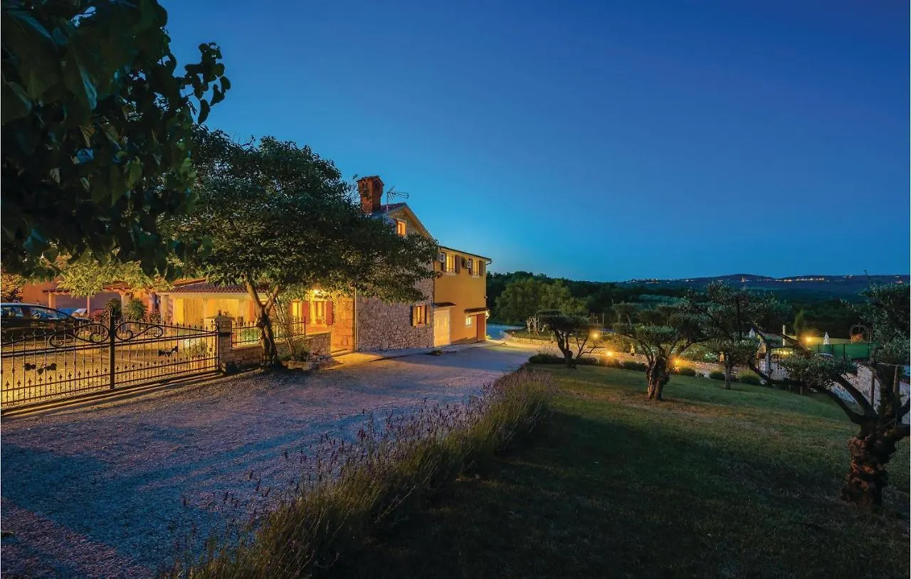 4 Bedroom Awesome Home In Nova Vas 0*, Nova Vas (Brtonigla)